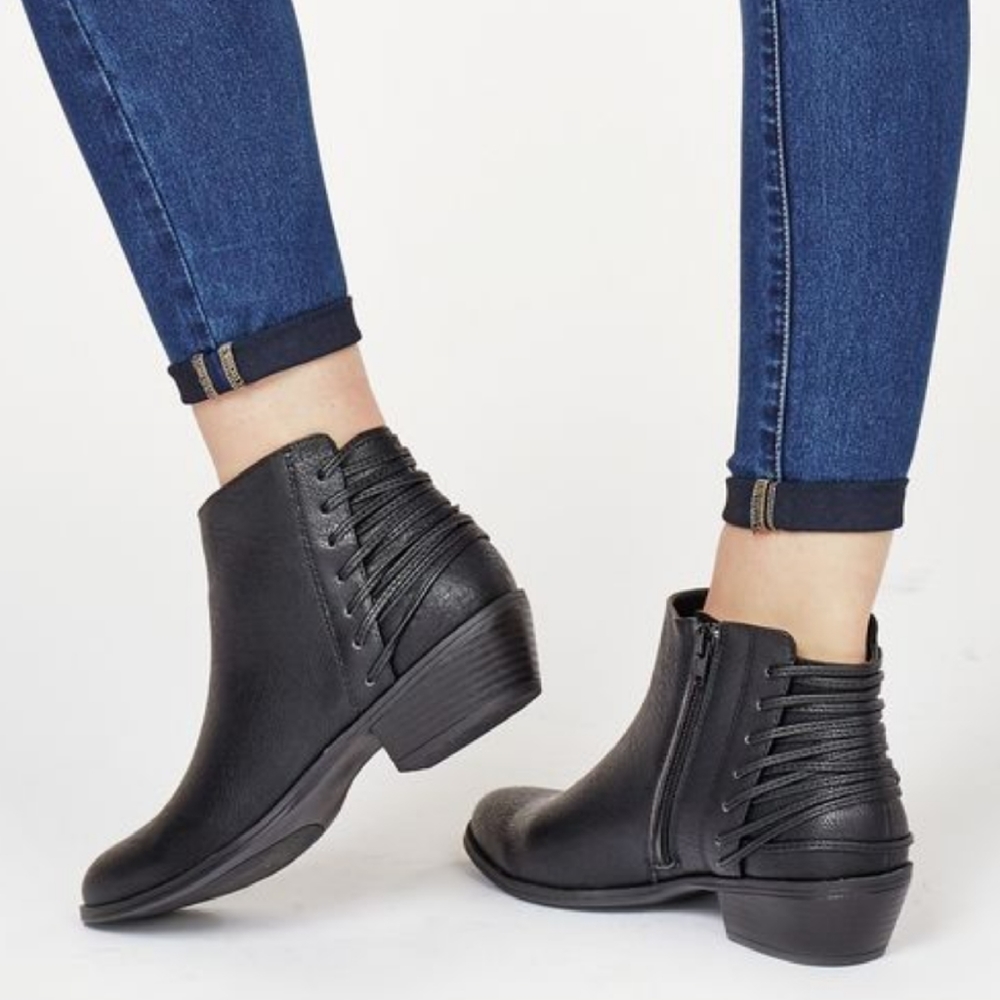 Estefana black booties 8.5